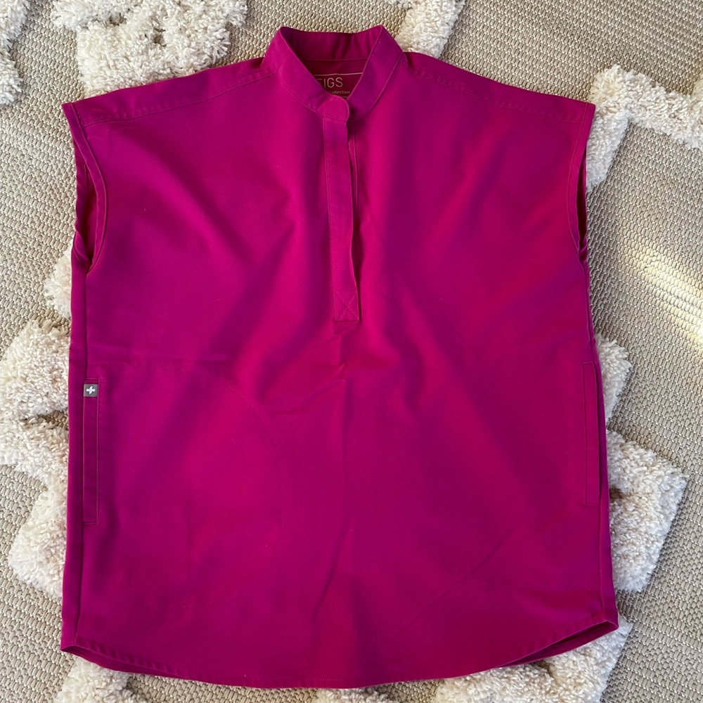 Figs scrub top